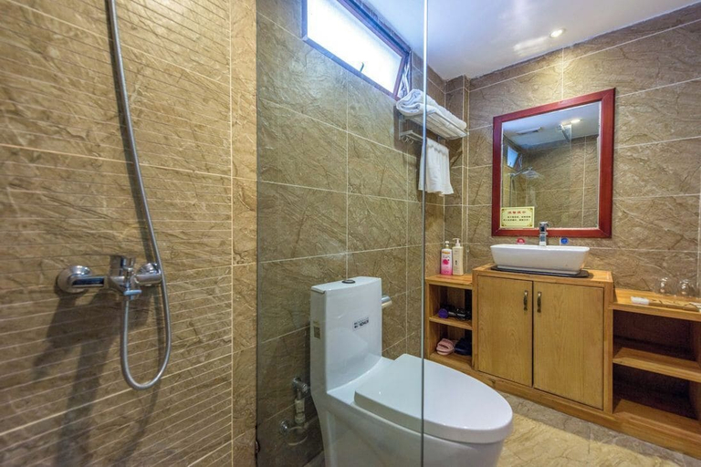 Bathroom 3, Lijiang Tongfu Inn, Lijiang