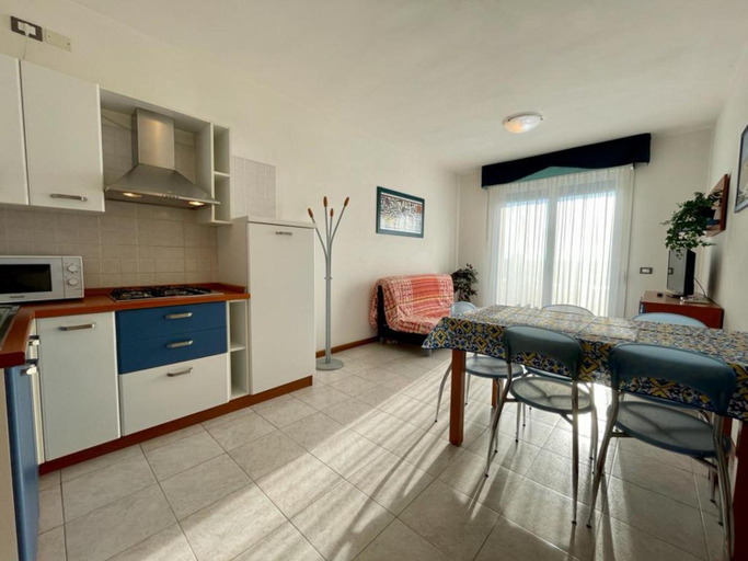 Food & Drinks, Nice Apartment in Modern Residence with balcony and Swimming Pools, Venezia