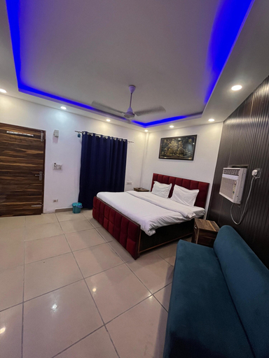 Room 4, Roomshala J S Garden, Gautam Buddha Nagar