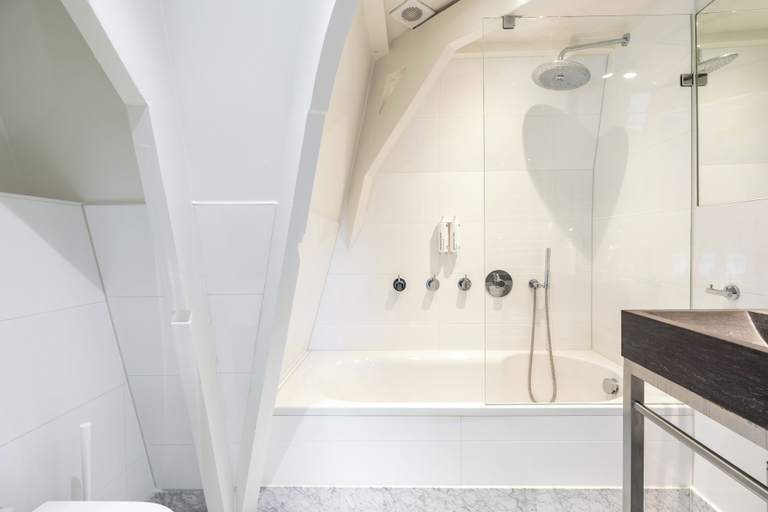 Bathroom 4, Numa Amsterdam Helmers, Amsterdam