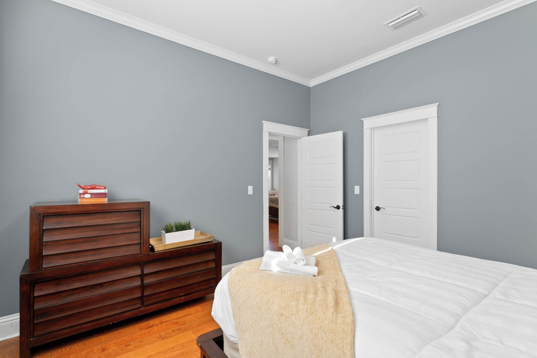 Room 4, Sunset Bungalow With Hot Tub - 6ppl, Hillsborough