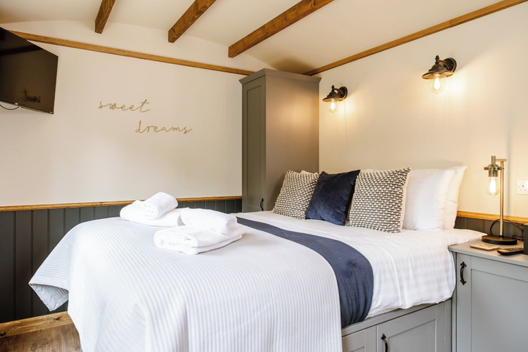 Bedroom 2, The Bell Inn, Warwickshire