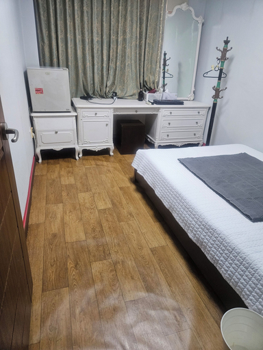 Room 3, Samwoojang Motel, Changwon