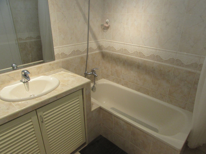 Bathroom 4, MaHouse GuestHouse, Lisbon
