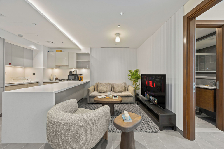 Living room 5, Modern Apartment w/ Balcony & Pool Access, Dubai