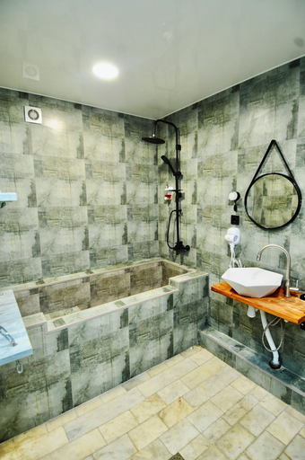Bathroom 4, Grand Panora Hotel Tbilisi, Tbilisi
