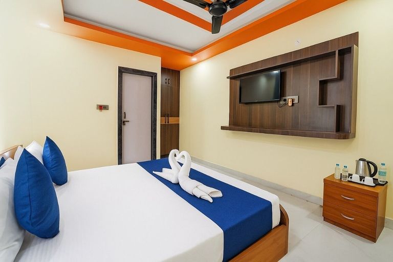Room 4, Minx Hotels Radhika Palace, Faizabad
