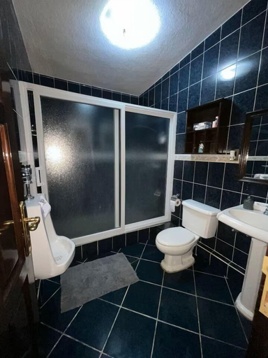 Shared bathroom 3, A 3 minutos del Aeropuerto, ZONA 13