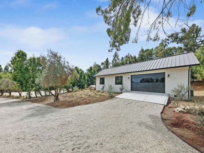 Exterior 4, Lechusa - Secluded Creative Compound: Luxury 2-acre Estate w/ Studio & Pool, Los Angeles