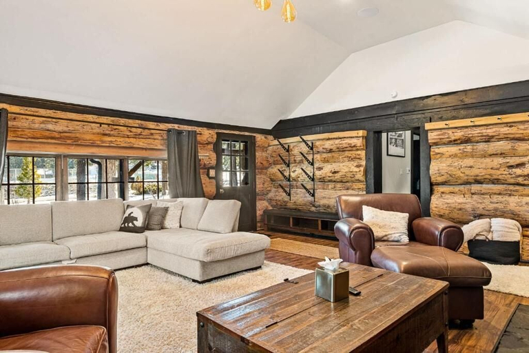 Living area 5, The Hideaway Big Bear, San Bernardino