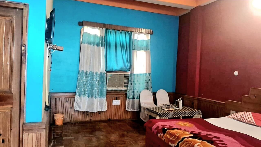 Room 4, Mid Way Tourist & Resorts, Mandi