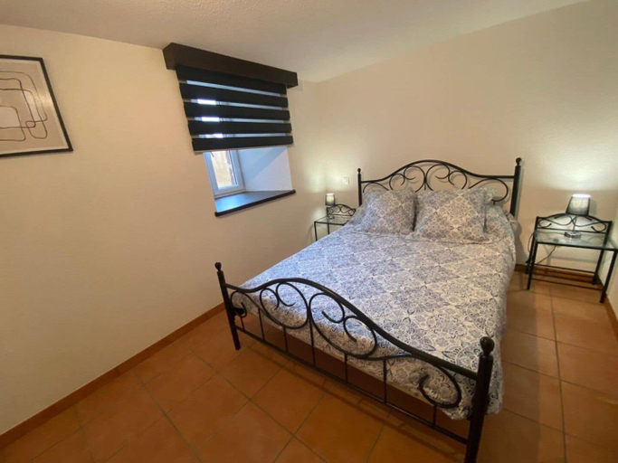 Room 2, Le Domaine du Bez, Aveyron