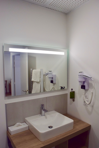 Bathroom 5, Hôtel et Appartements Les Platanes, Ardèche