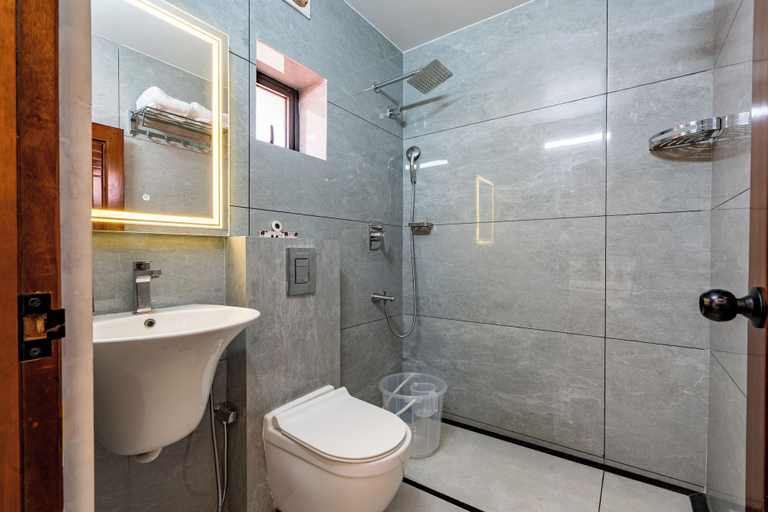 Bathroom 5, Daan Cosmos inn, Thiruvananthapuram