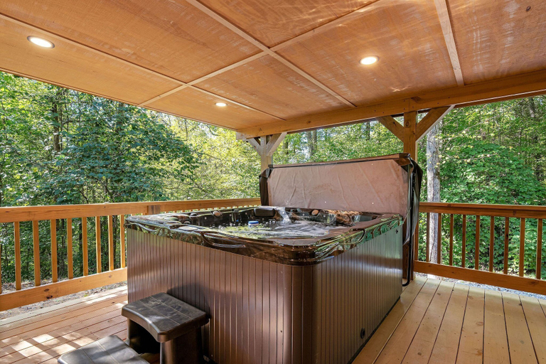 Outdoor spa tub 2, Cabin On A Hill 2 Bedroom Cabin, Cocke