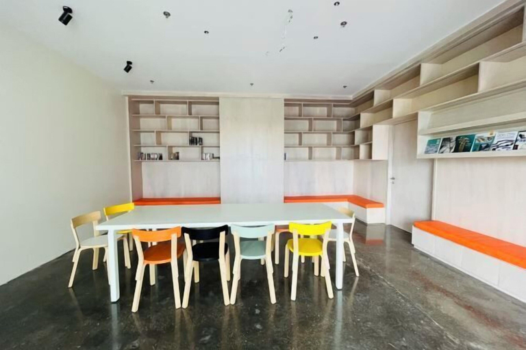 Dining 4, Chic studio near IT Park Smartlock Fast wifi, Cebu City