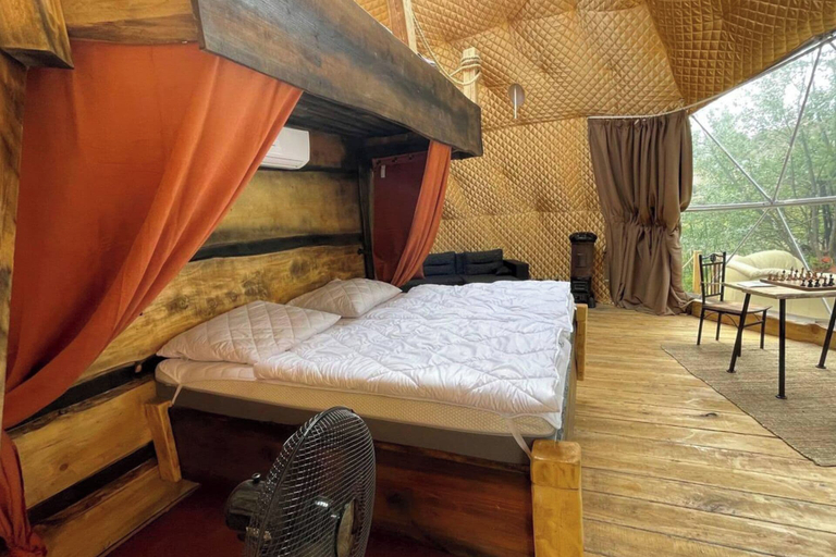 Room 2, Lake View Dome Sleeps 6 -hot tub -fireplace, Děčín