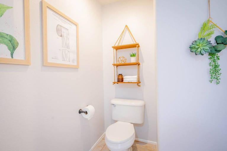 Bathroom 3, Private Oasis Pool, Riverside