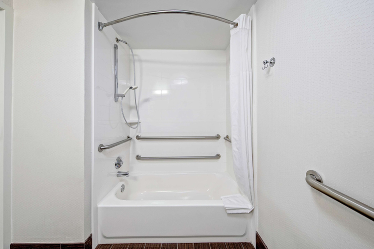 Bathroom 4, Hampton Inn Corinth, Alcorn