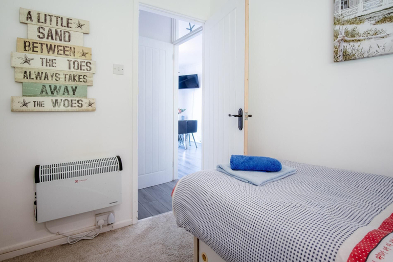 Room 4, Bayview 32 - 2 Bedroom Chalet - Bayview Oxwich, Swansea