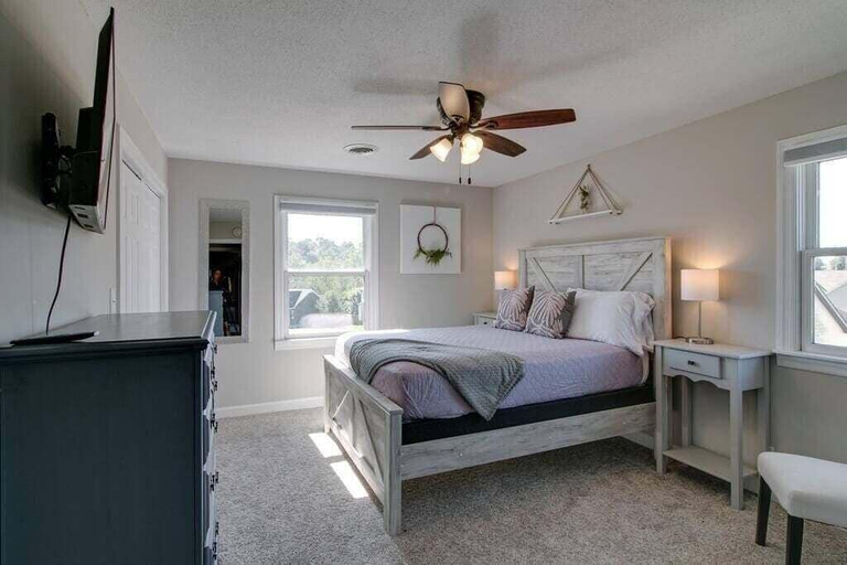 Room 2, Whitt Lane, Montgomery