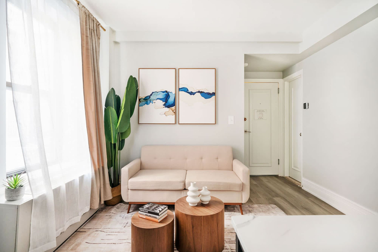 Room 4, 73-201 New 1BR 1bth UWS Doorman Gym, New York