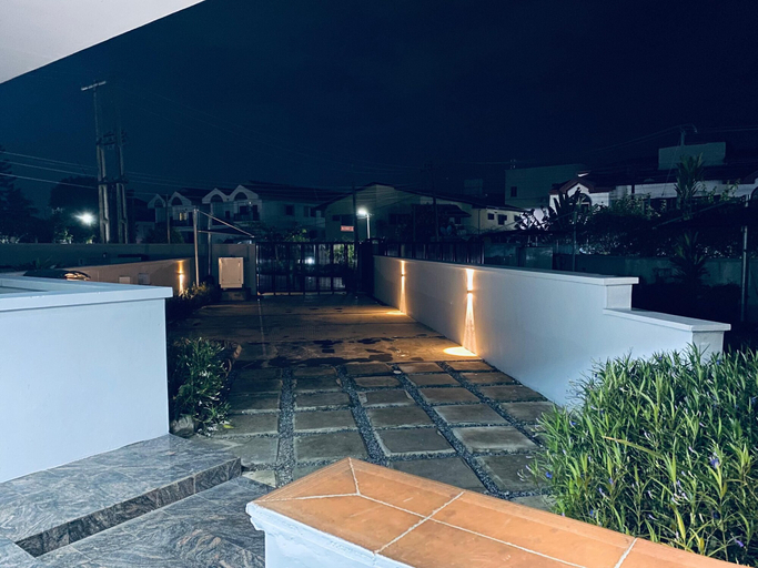Courtyard view, GRACE LODGE LEKKI Phase 1, Eti-Osa