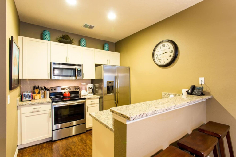 Room 2, Your VIP Home Near Disney 25107, Osceola