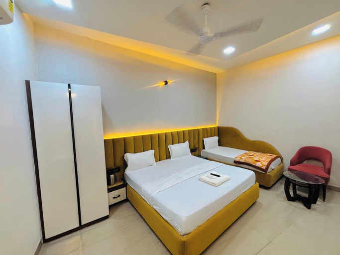 Room 5, Hotel sadhana palace, Mathura