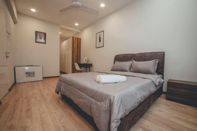 Room 2, D Wah Retreat Botanika 3BR 8pax Mahjong table, Johor Bahru