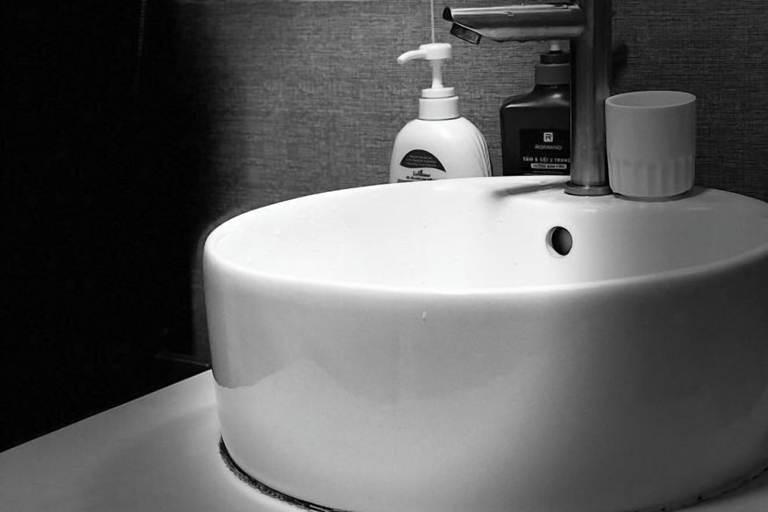 Bathroom, Hoang Gia Hotel, Tân Uyên