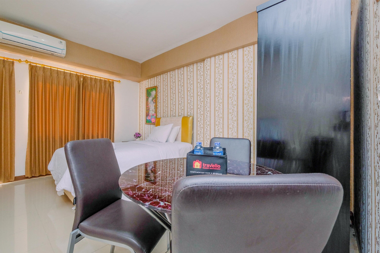 Dining room, Nice And Minimalist Studio At Park View Condominium Apartment, Depok