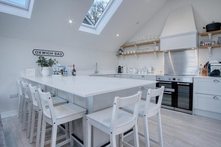 Dining 3, Ty Megan - 3 Bedroom Cottage - Bayview Oxwich, Swansea