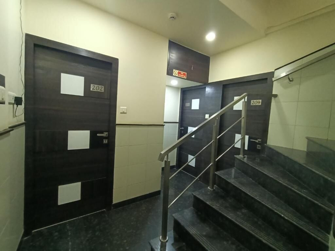 Others 5, Hotel Triton, Mumbai City