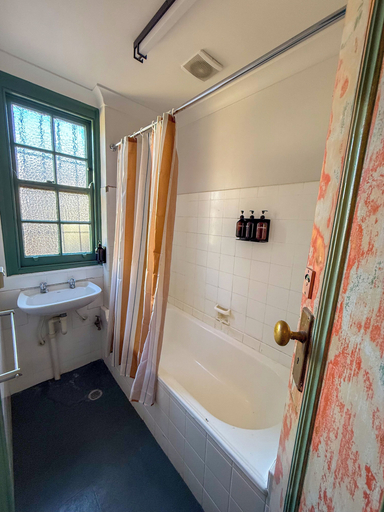 Bathroom 4, Courthouse Hotel, Sydney