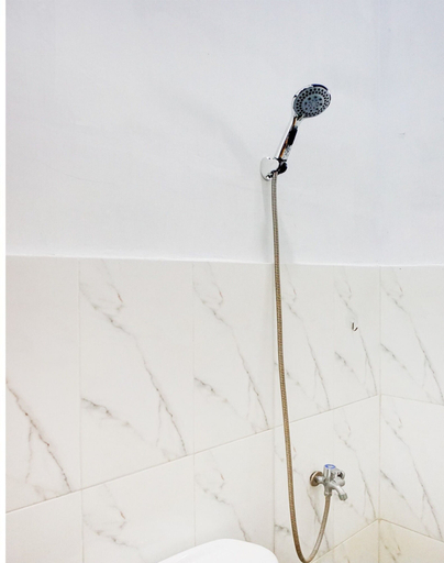 Bathroom 2, OYO 94768 Al-hamra Guest House, Medan