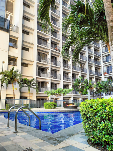 Pool 4, Reminisce Staycation, Pasay City