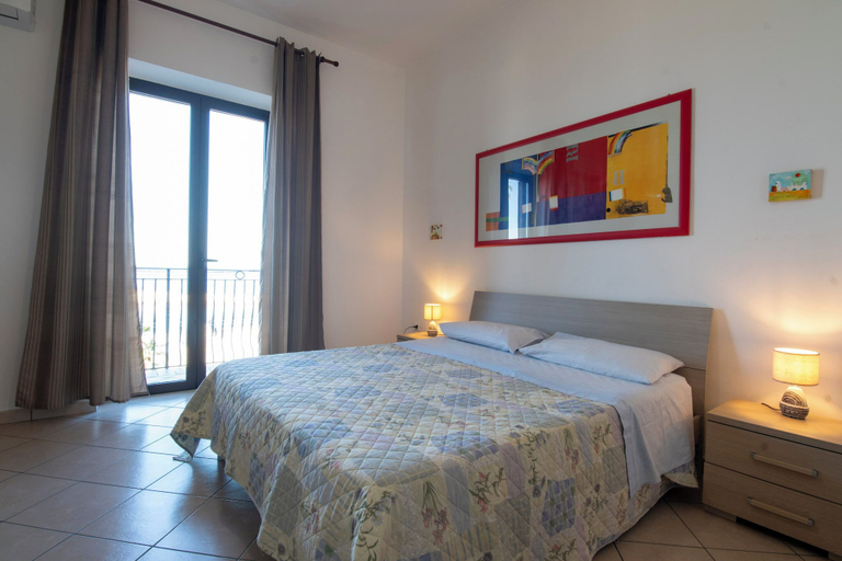 Room 5, Terrazza sul mare, Salerno