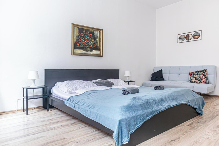 Room 3, Bright 2BR Flat Near Westbahnhof, Wien