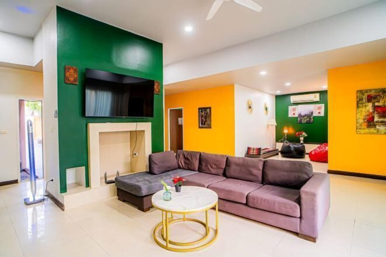 Living area 2, The Ace 6 Bedrooms 6 Bathrooms Villa With Free Bills, Pattaya