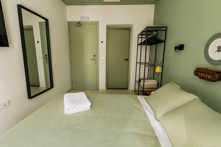 Room 5, HN Salteras, Sevilla