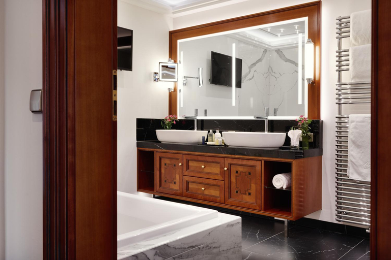 Bathroom 2, Hotel Dollenberg, Ortenaukreis