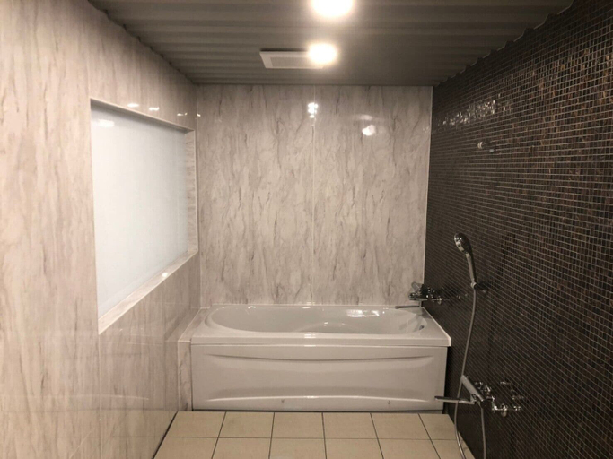 Bathroom 3, Hotel Bali Beach, Miyaki