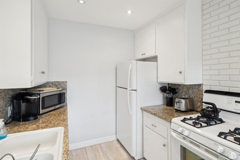 Private kitchen 3, 4980 Sandyland Road #215 1 Bedroom Condo, Santa Barbara