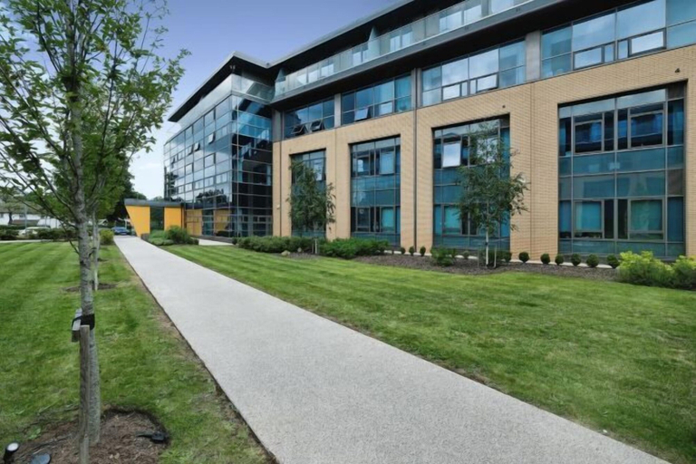 Exterior 3, Modern 1 Bed Apt Near Ascot- with parking, Bracknell Forest