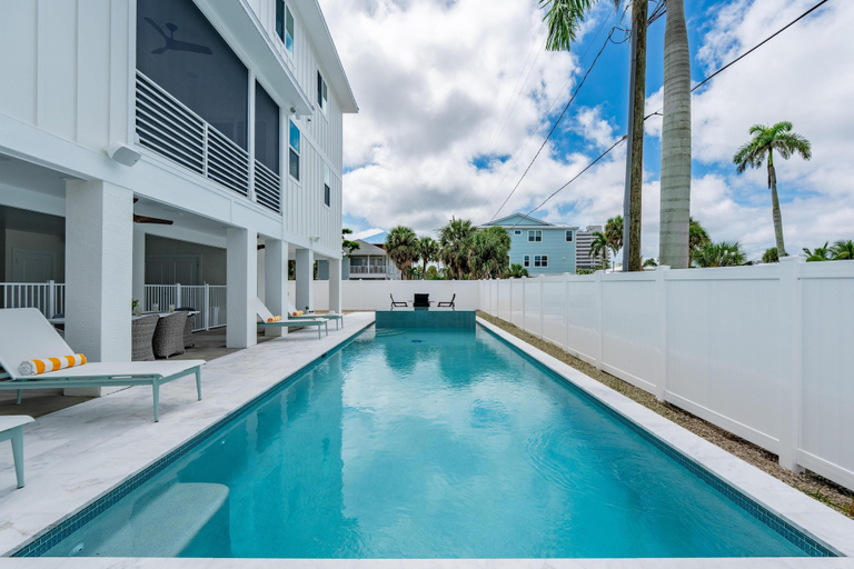 Pool 3, Sun Kissed Villa, Lee