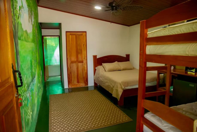 Room 4, Rancho Costafalo, Liberia