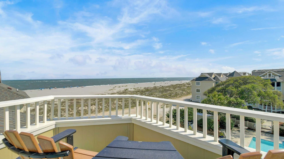 Others 1, 304 E Port O Call by Avantstay Rooftop Deck Incredible Ocean & Beach Views!, Charleston