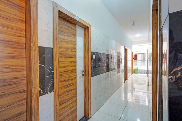 Lobby 4, Fabexpress Shyam Palace, Indore