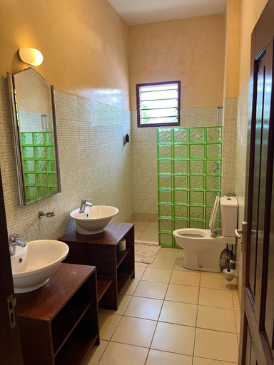 Bathroom 2, Flametree Beach Homes, Msambweni